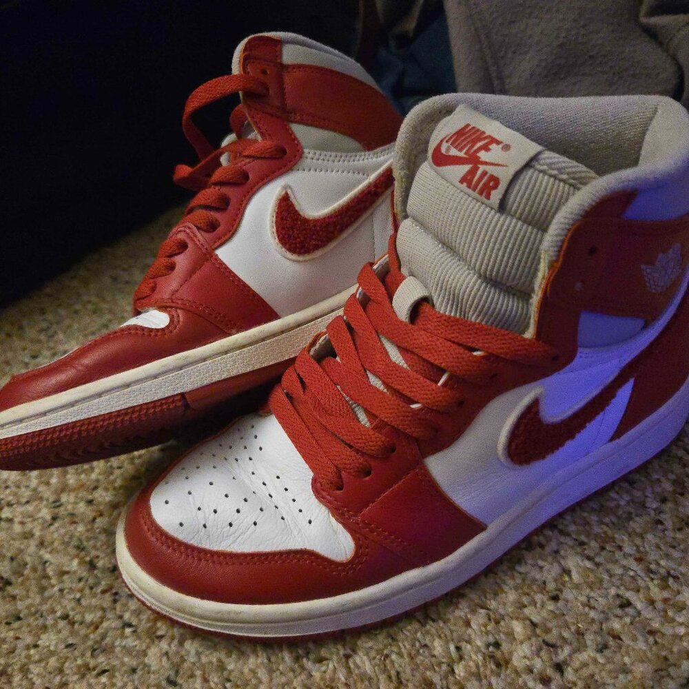 Women's Nike Jordan 1 High OG Varsity Red (Newstalgia Chenille) - Size 6